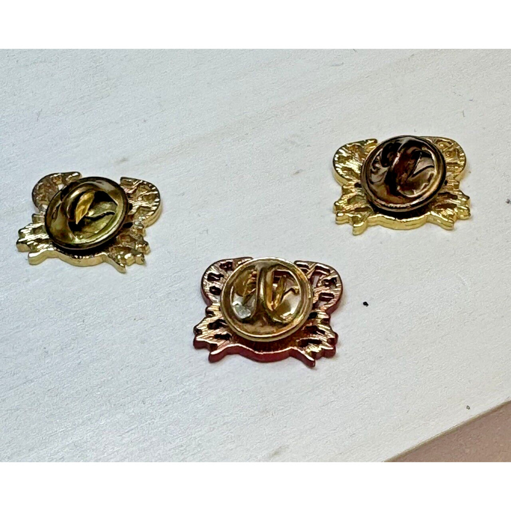 LOT OF 3 ADORABLE SMALL CRAB‎ DESIGN RED GOLD TONE METAL HAT LAPEL PINS SEA LIFE - Picture 2 of 4